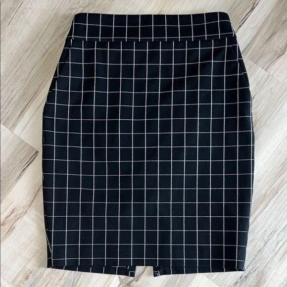 Express Black and White Knee-length Pencil Skirt - Picture 1 of 5